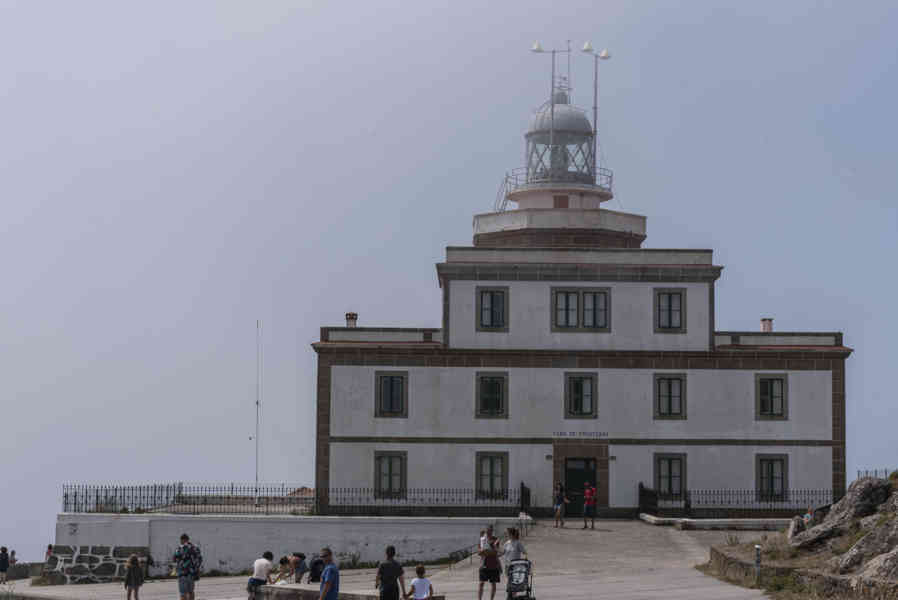 A Coruña 055 - cabo de Finisterre - faro de Finisterre.jpg
